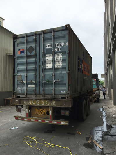 兩大貨柜新紙抵達廠區(qū)